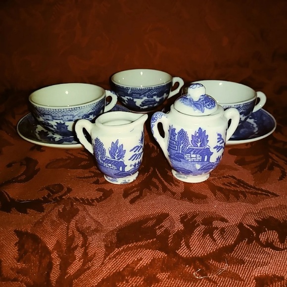 Blue Willow Tea Set - Picture 2 of 5
